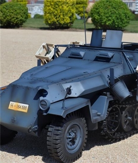 SDKFZ251-half-track-armored-vehicle-16-scale