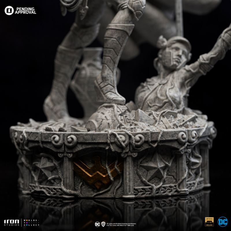 Iron Studios WONDER WOMAN UNLEASHED MARBLE EDITION