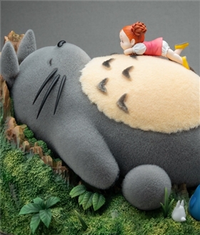 Sleeping-Totoro-and-Mei
