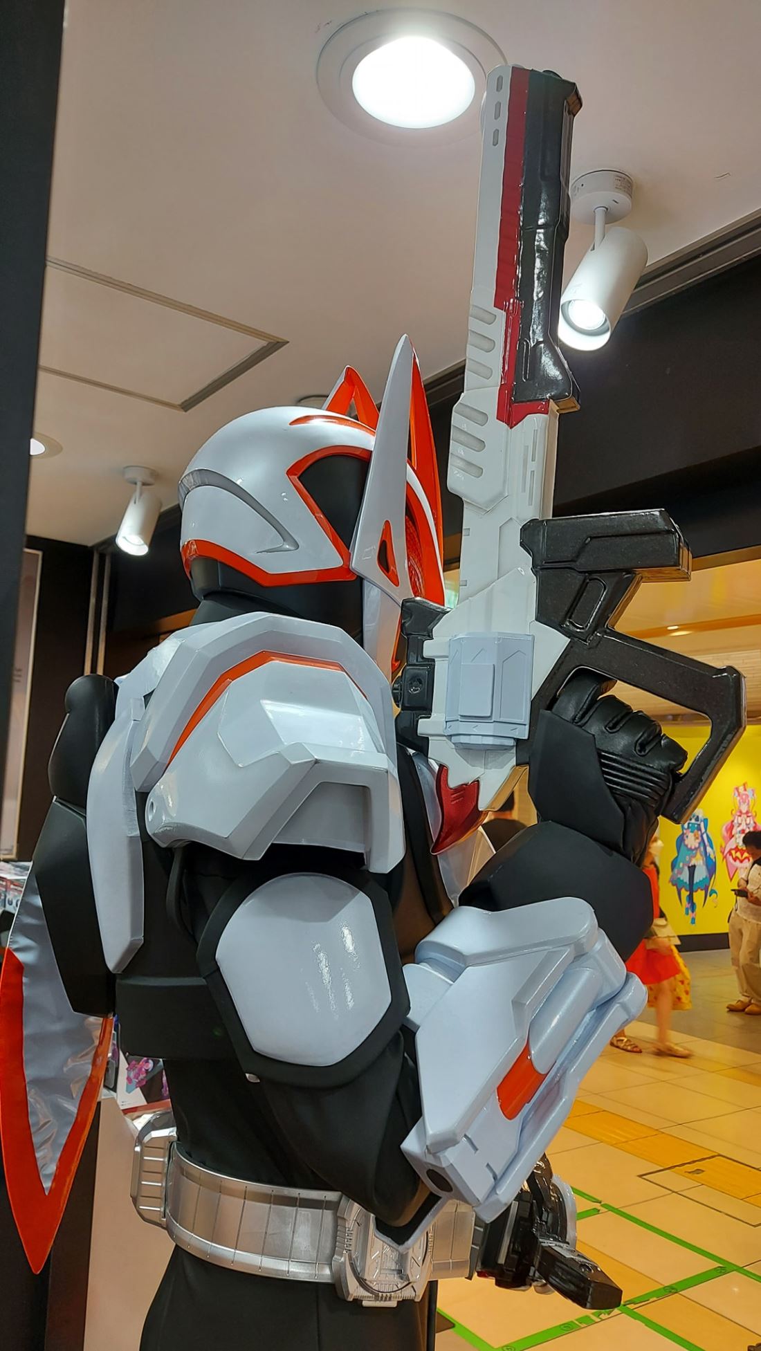 พาชม Kamen Rider Geats Statue ขนาดเท่าตัวจริง ที่ Kamen Rider Store