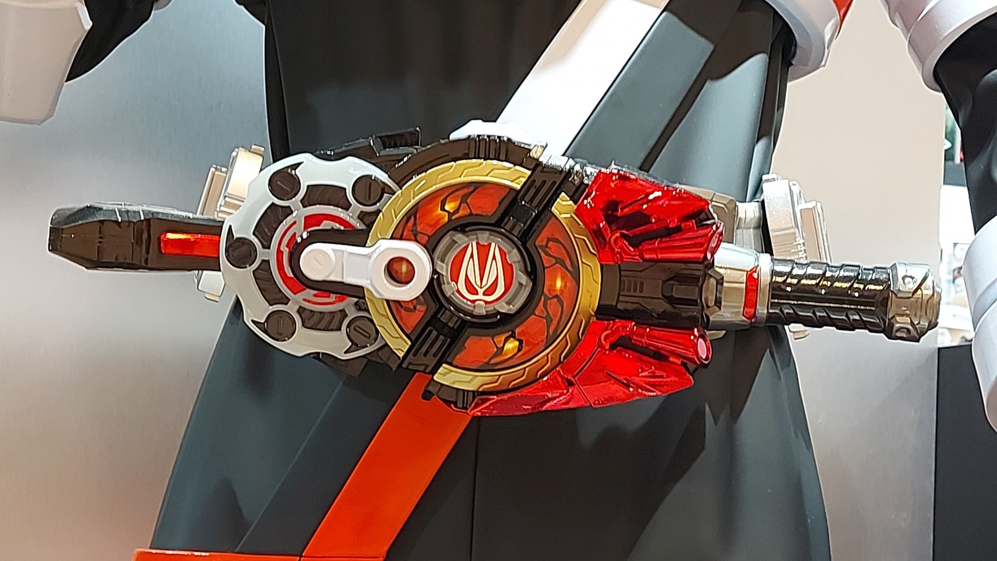 พาชม Kamen Rider Geats Statue ขนาดเท่าตัวจริง ที่ Kamen Rider Store