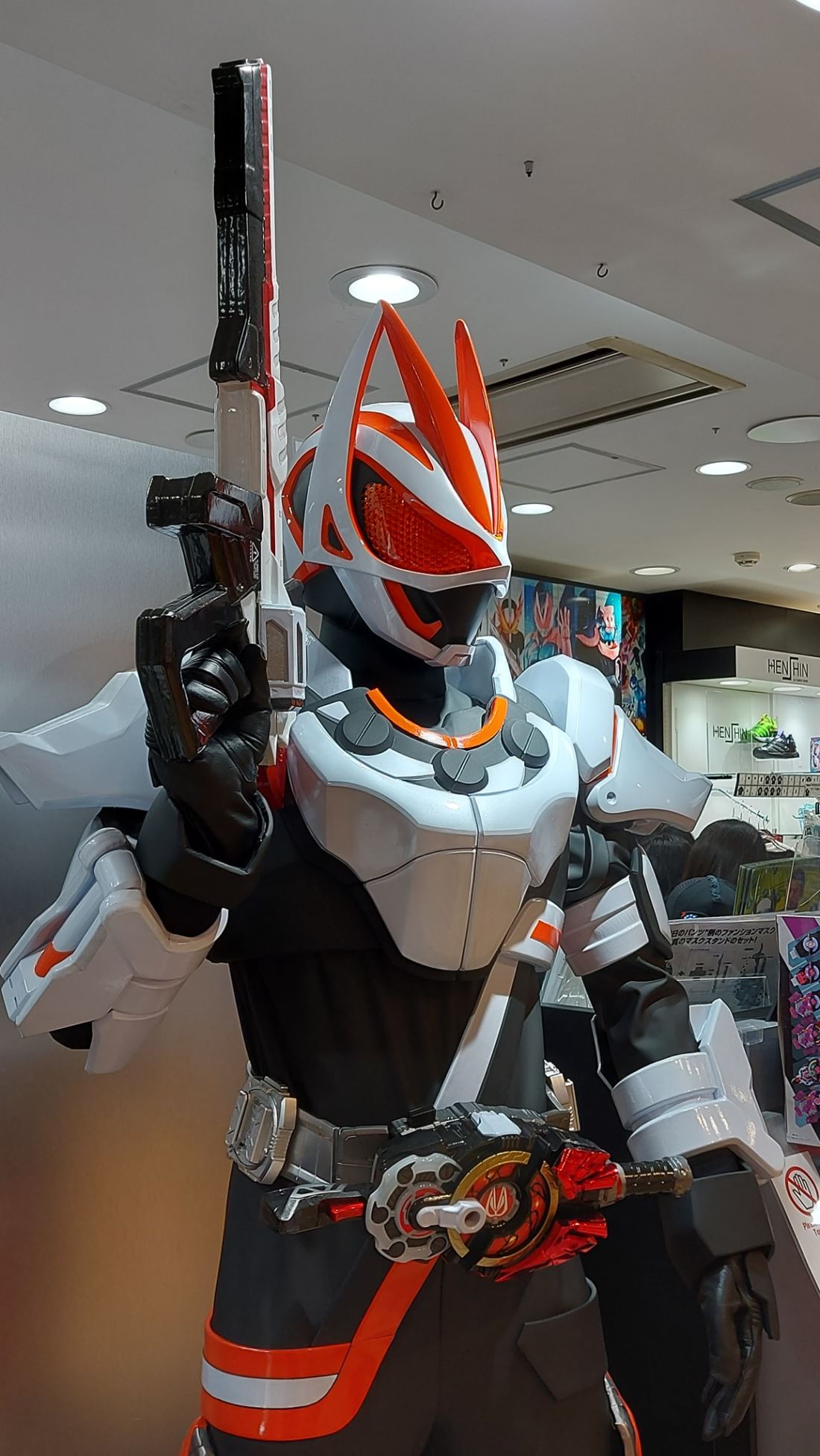 พาชม Kamen Rider Geats Statue ขนาดเท่าตัวจริง ที่ Kamen Rider Store