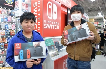 ไปดูบรรยากาศแสนคึกคักกับการขายเครื่อง Nintendo Switch วันแรก พร้อมแงะกล่องโชว์ครบชุด