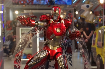 รีวิวภาพถ่ายจริง Hot Toys Iron Man Mark7 Disney 100th Anniversary Ver