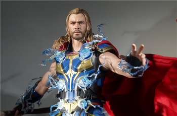 รีวิวภาพถ่ายจริง Hot Toys Thor: Love and Thunder
