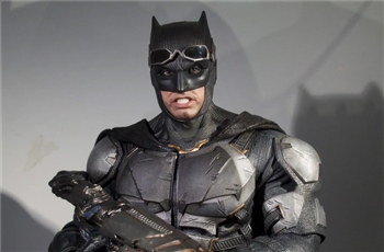 รีวิวภาพถ่ายจริง Hot Toys Batman Tactical Suit Zack Snyder's Justice League