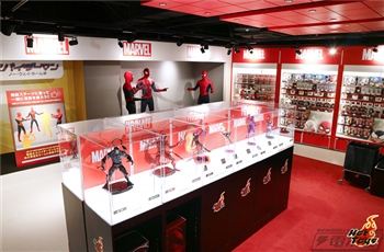 ชมบรรยากาศอีเวนท์ Spider-Man/Swing into the Multiverse! ภายในร้าน Toy Sapiens ประเทศญี่ปุ่น