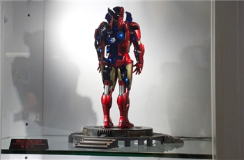 ชัด ๆ กับภาพถ่ายสินค้าจริง Hot Toys Iron Man MK7 Open Armor Version Iron Man 3