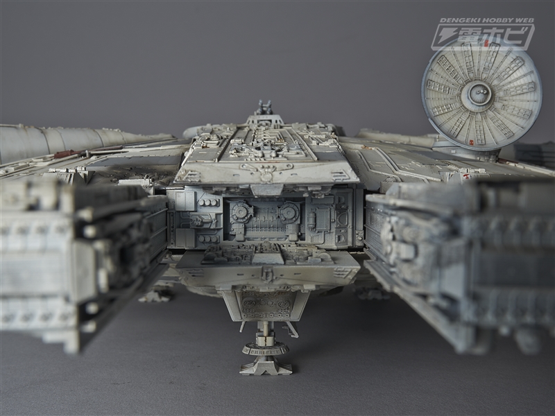 PERFECT GRADE 1/72 Millennium Falcon