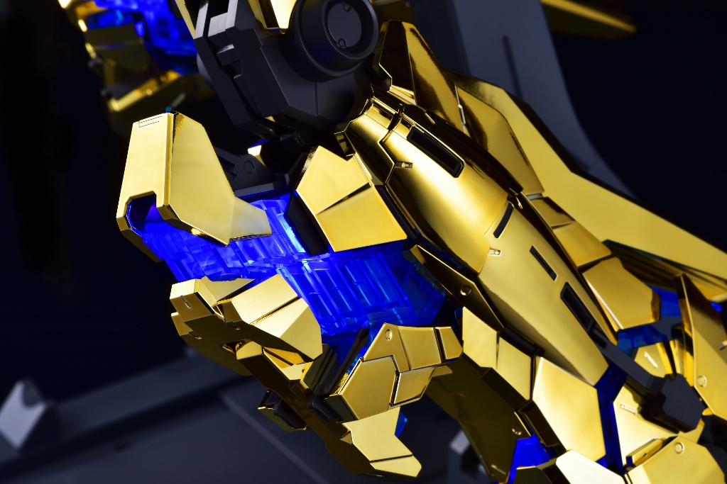 P-Bandai: PG 1/60 Unicorn Gundam ทองอร่ามทั้งตัว
