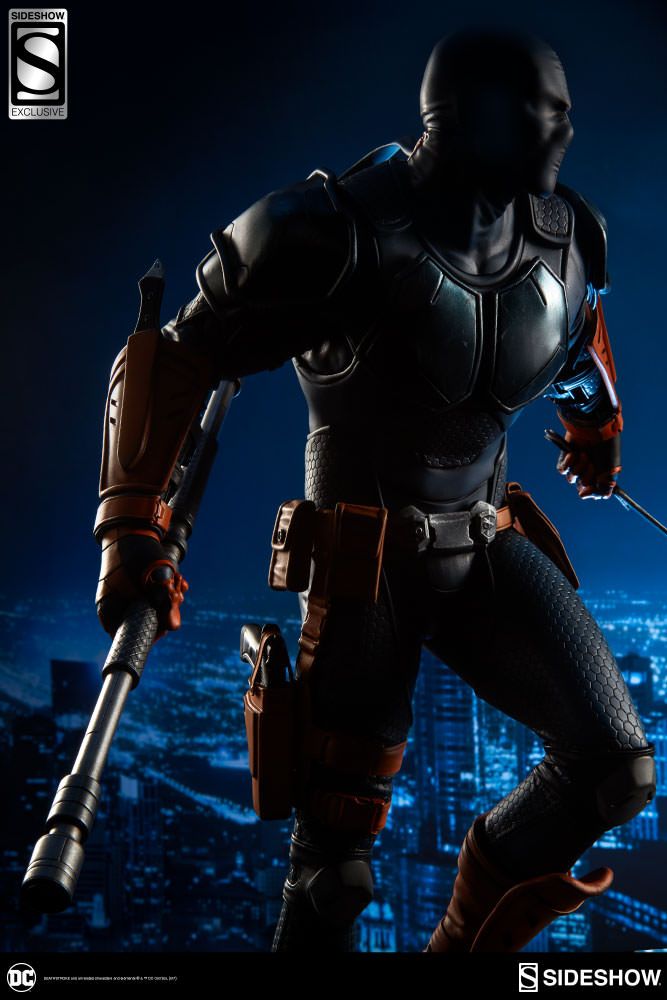 Deathstroke Premium Format™ Figure by Sideshow Collectibles