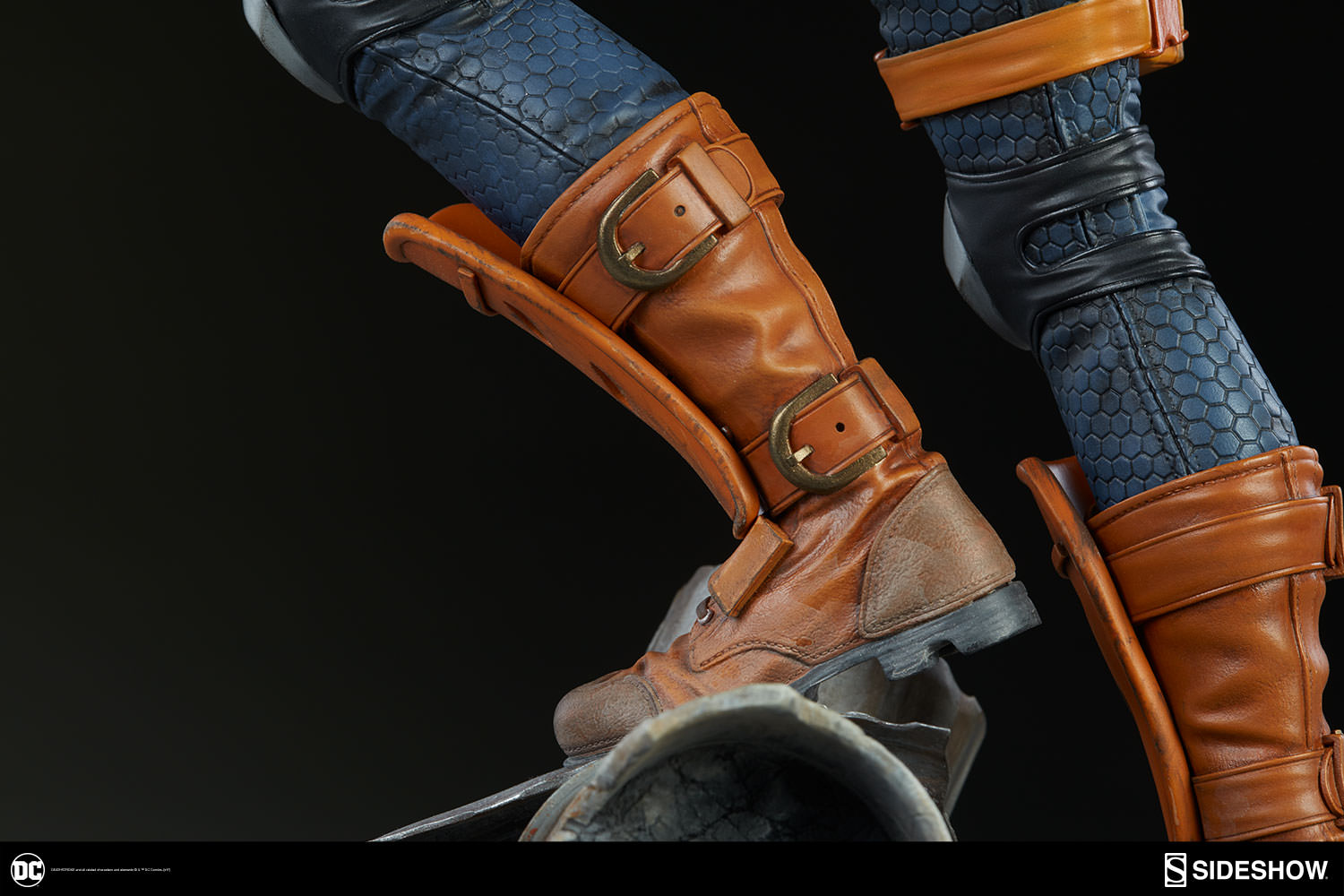 Deathstroke Premium Format™ Figure by Sideshow Collectibles