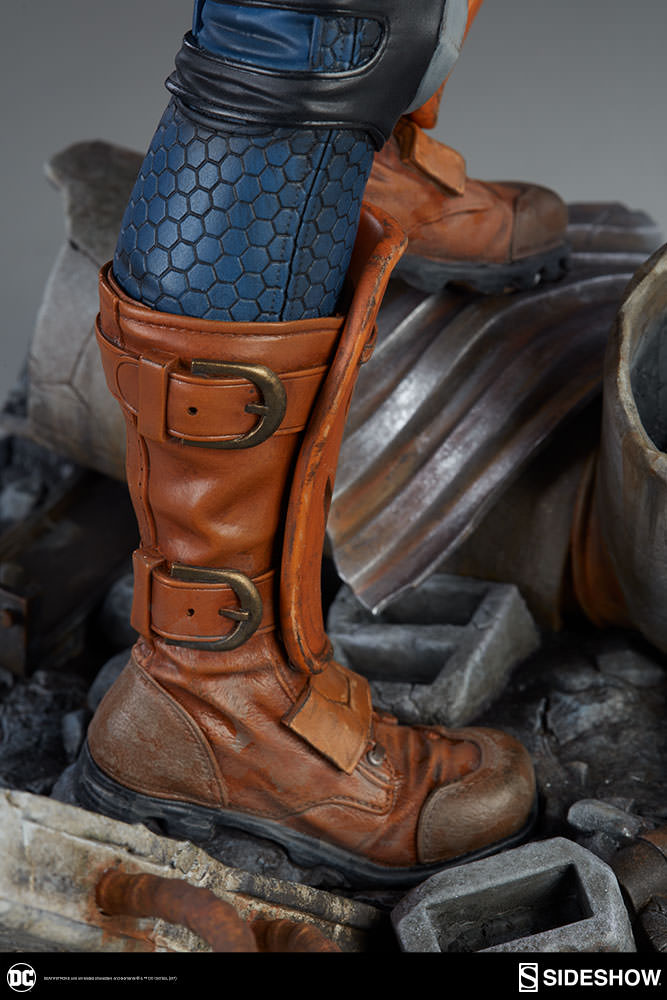 Deathstroke Premium Format™ Figure by Sideshow Collectibles