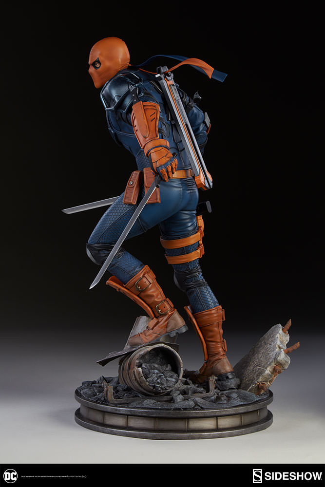 Deathstroke Premium Format™ Figure by Sideshow Collectibles