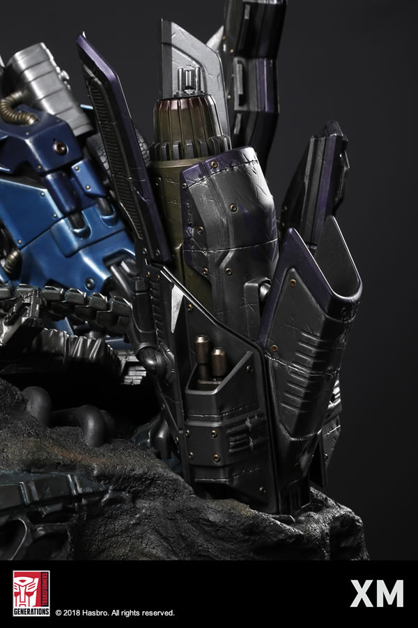 Optimus Prime 1/10 Scale by XM Studios