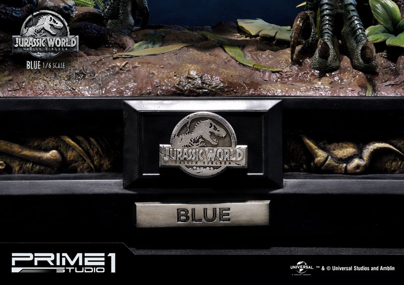 Legacy Museum Collection - Jurassic World: Fallen Kingdom: Blue 1/6 Statue