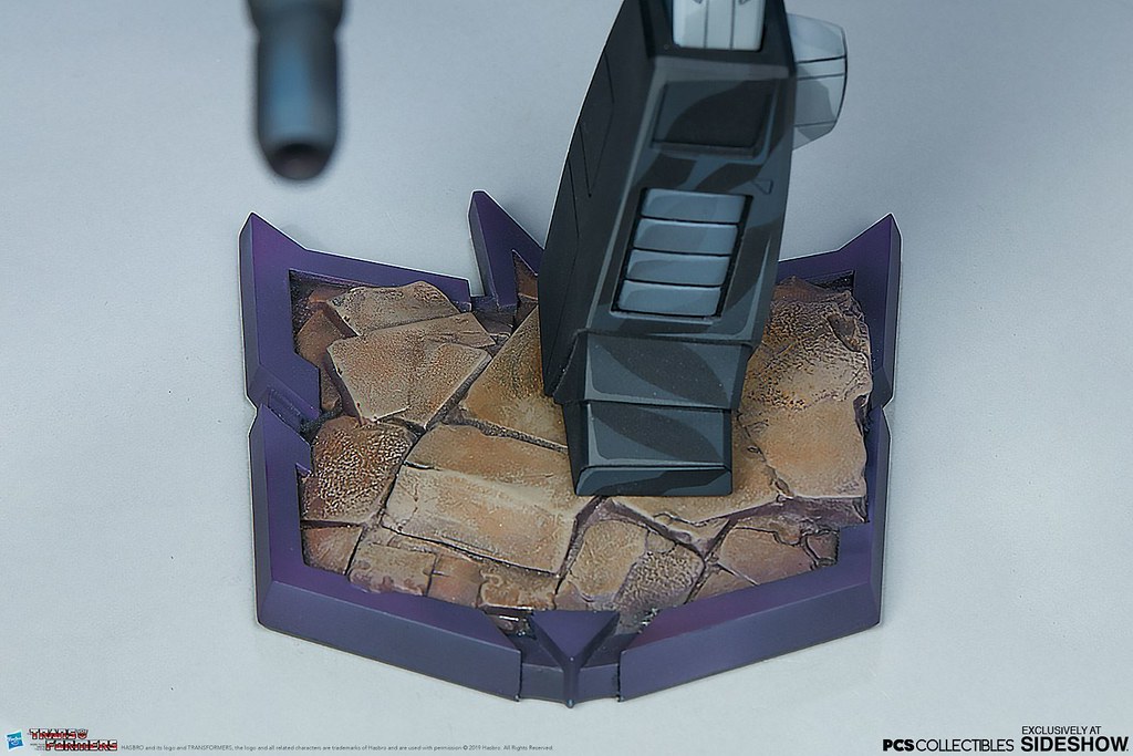 NEMESIS PRIME - G1 CLASSIC SCALE STATUE (PCS Collectibles)