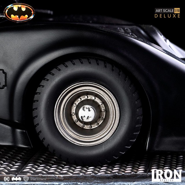 Iron Studios Batman (1989) Batman & Batmobile Deluxe Edition