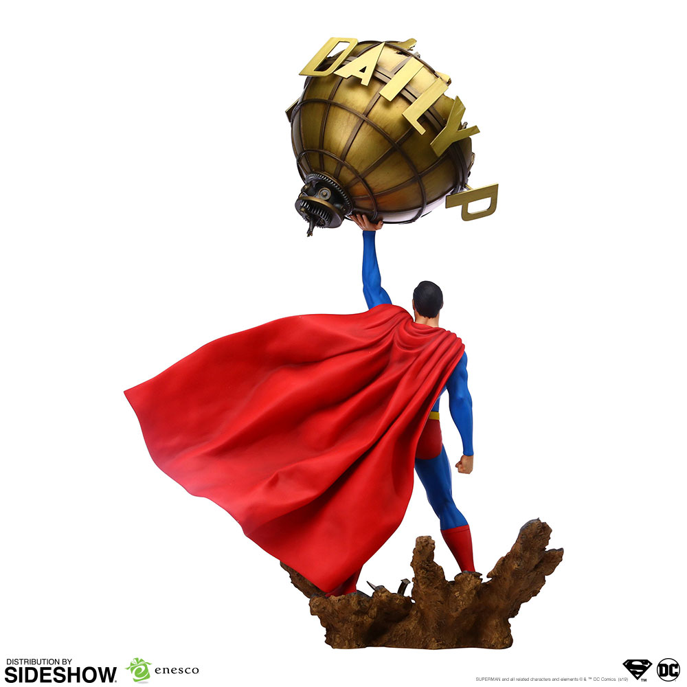 Superman 1/6 Statue by Enesco, LLC