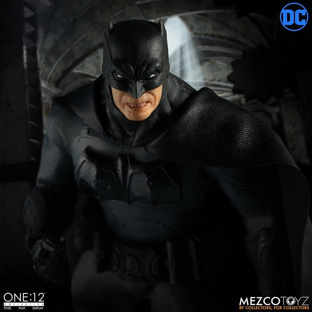 MEZCO ONE: 12 COLLECTIVE Series DC Comics [Batman: Supreme Knight] 1/12 Proportionate