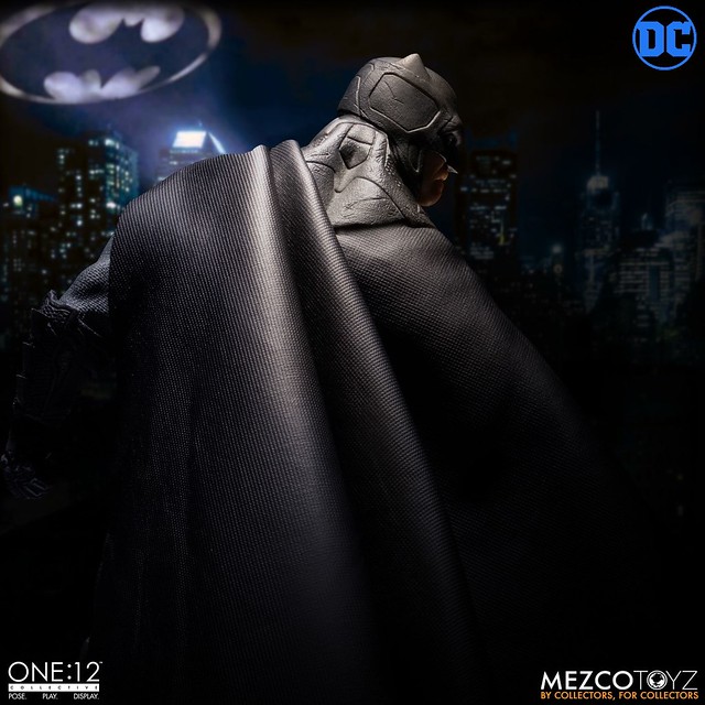 MEZCO ONE: 12 COLLECTIVE Series DC Comics [Batman: Supreme Knight] 1/12 Proportionate