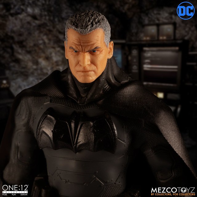 MEZCO ONE: 12 COLLECTIVE Series DC Comics [Batman: Supreme Knight] 1/12 Proportionate