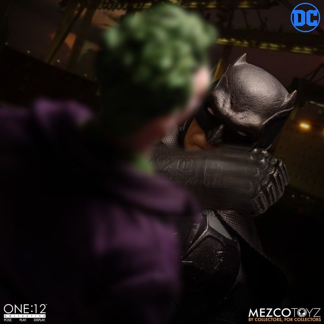 MEZCO ONE: 12 COLLECTIVE Series DC Comics [Batman: Supreme Knight] 1/12 Proportionate