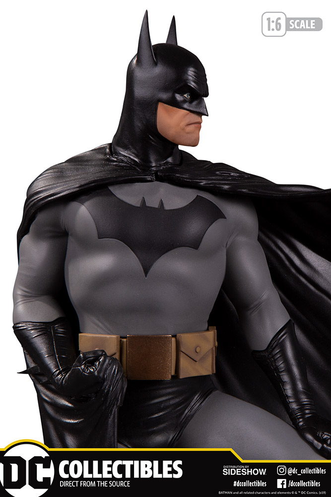 Batman (Deluxe) Statue by DC Collectibles