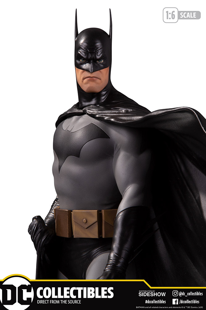 Batman (Deluxe) Statue by DC Collectibles