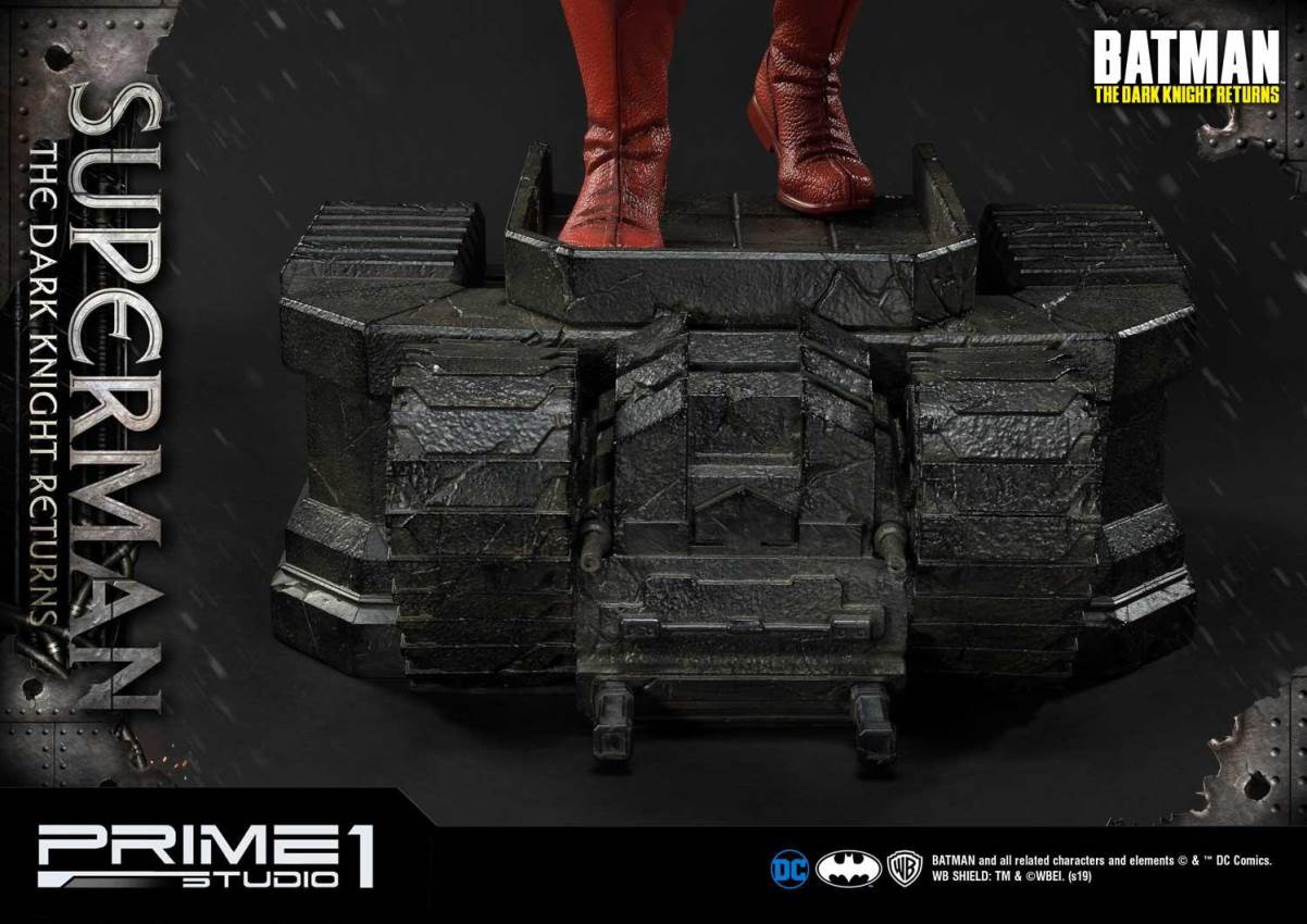 Superman Deluxe Version (Batman:The Dark Knight Returns - Comics) Prime1Studio