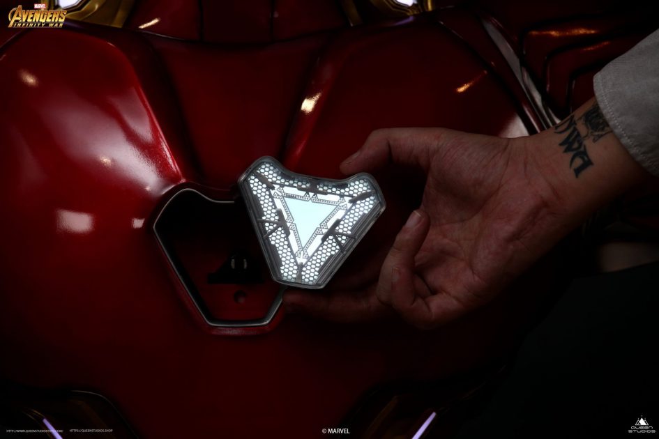 Queen Studios Collectibles: 1/1 Iron Man MK50 Bust Battle Damaged