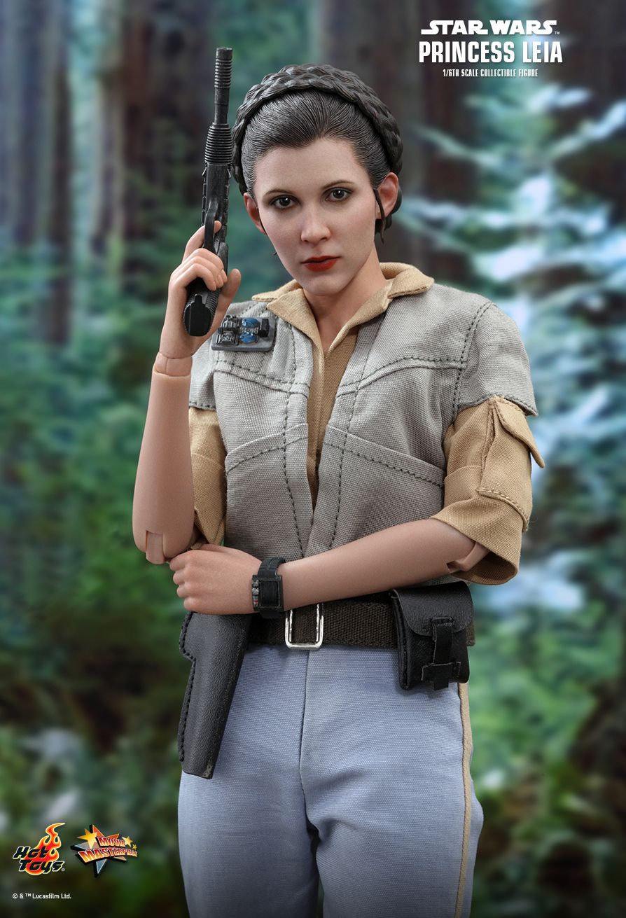 Princess Leia Sixth Scale Figure Set by Hot Toys