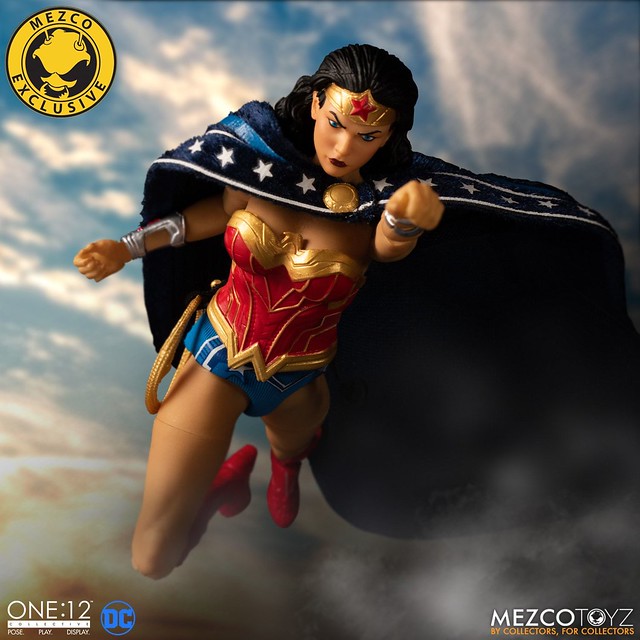 MEZCO ONE: 12 COLLECTIVE Wonder Woman - Classic Edition