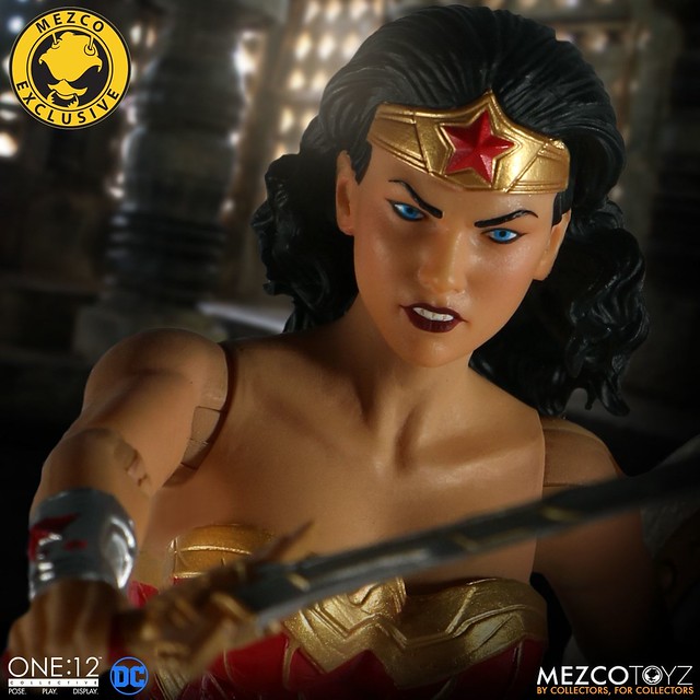MEZCO ONE: 12 COLLECTIVE Wonder Woman - Classic Edition
