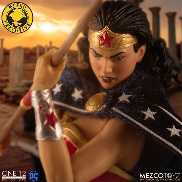MEZCO ONE: 12 COLLECTIVE Wonder Woman - Classic Edition