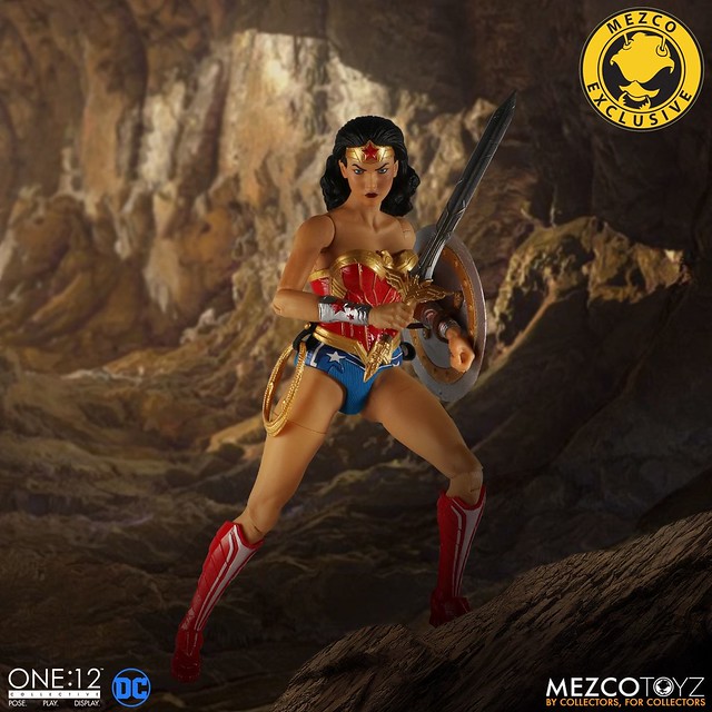 MEZCO ONE: 12 COLLECTIVE Wonder Woman - Classic Edition