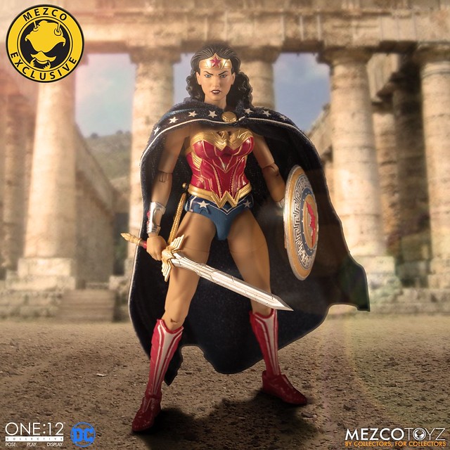 MEZCO ONE: 12 COLLECTIVE Wonder Woman - Classic Edition