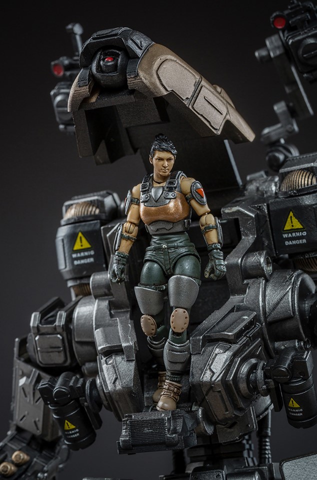 Ares 86 heavy attack machine armour medium. Silver black version (JOYTOY)