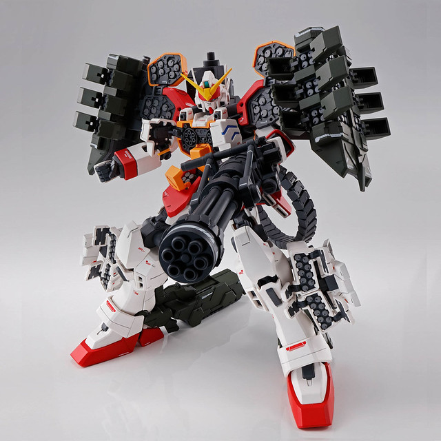 MG 1/100 Heavy Armed Steel EW