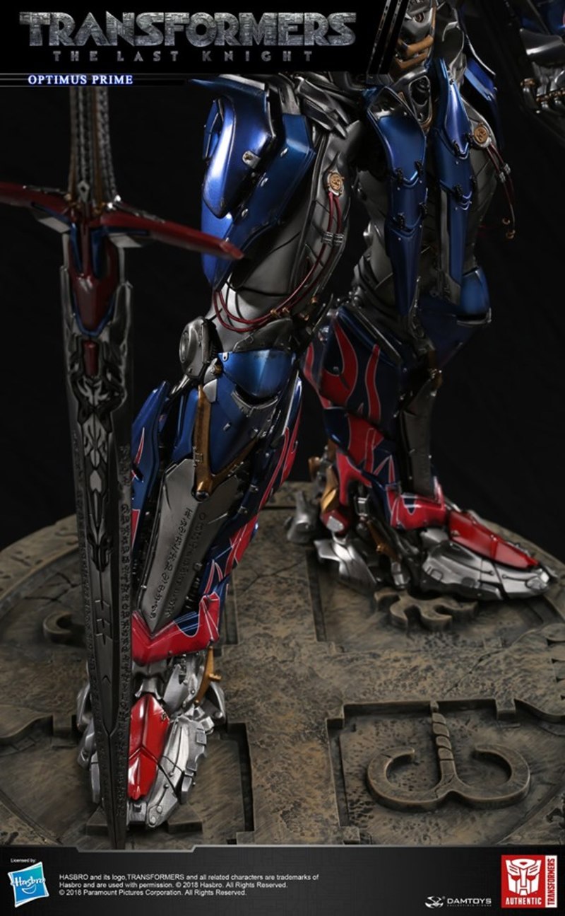 DAMTOYS CLASSIC SERIES: 29-INCH TRANSFORMERS :THE LAST KNIGHT OPTIMUS PRIME LIGHT-UP STATUE