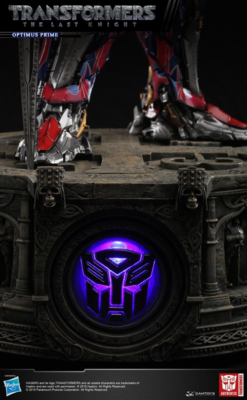 DAMTOYS CLASSIC SERIES: 29-INCH TRANSFORMERS :THE LAST KNIGHT OPTIMUS PRIME LIGHT-UP STATUE