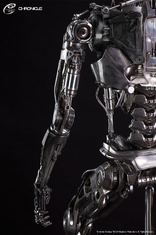 TERMINATOR GENISYS: LIFE SIZED T-800 ENDOSKELETON STATUE