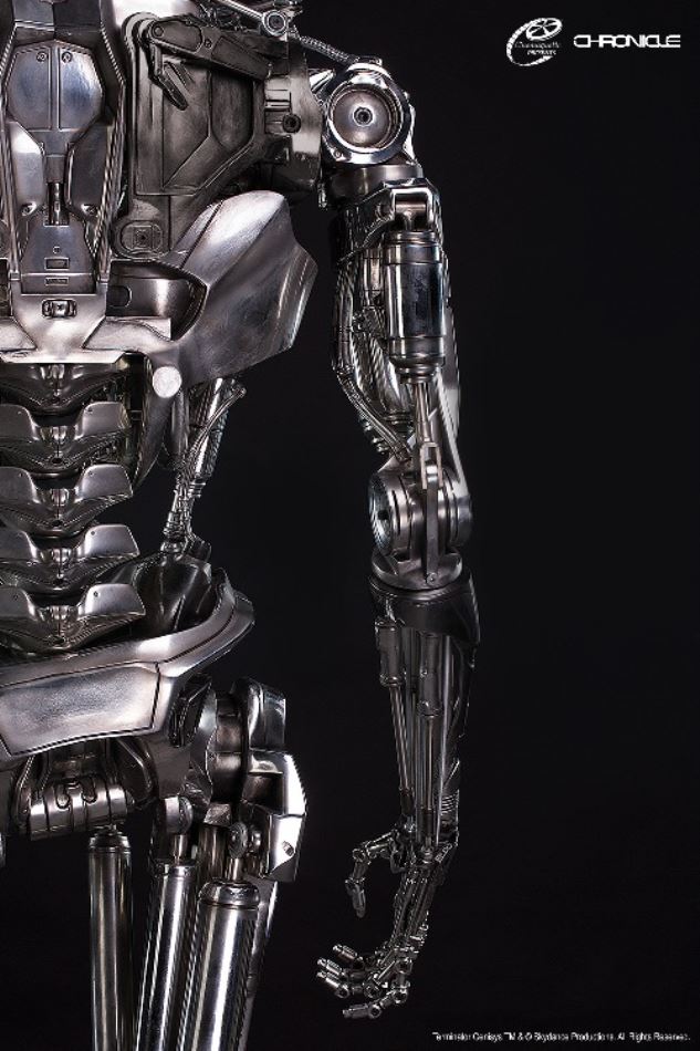 TERMINATOR GENISYS: LIFE SIZED T-800 ENDOSKELETON STATUE