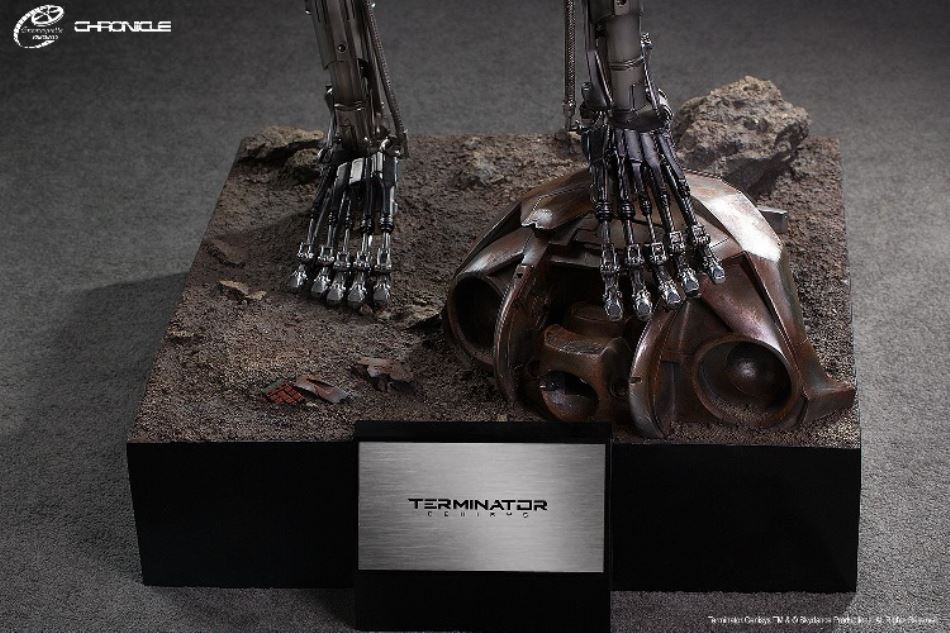 TERMINATOR GENISYS: LIFE SIZED T-800 ENDOSKELETON STATUE