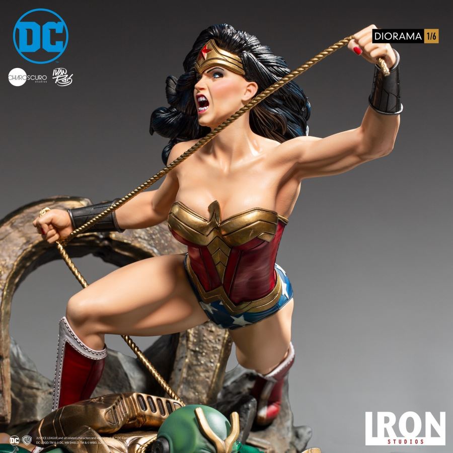 Wonder Woman Vs Darkseid Diorama 1/6 - DC Comics by Ivan Reis