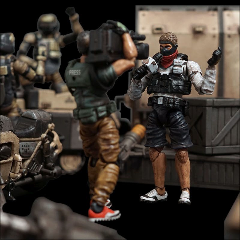 FAV-A28 War Correspondent Set