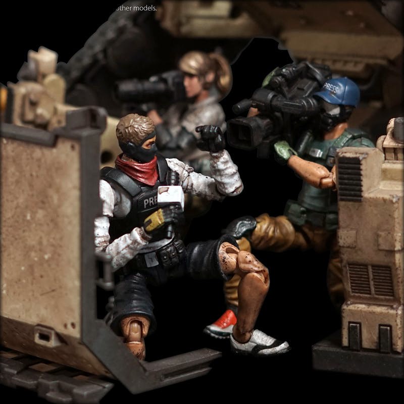 FAV-A28 War Correspondent Set