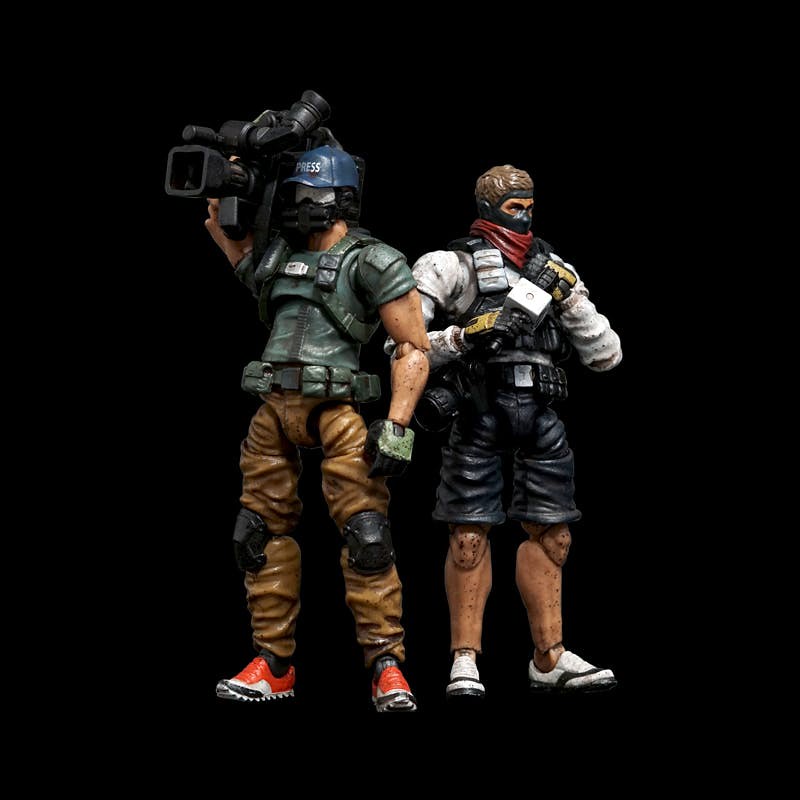 FAV-A28 War Correspondent Set