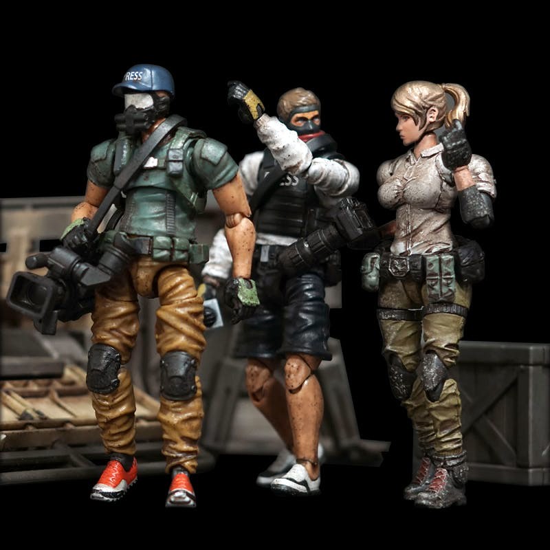 FAV-A28 War Correspondent Set