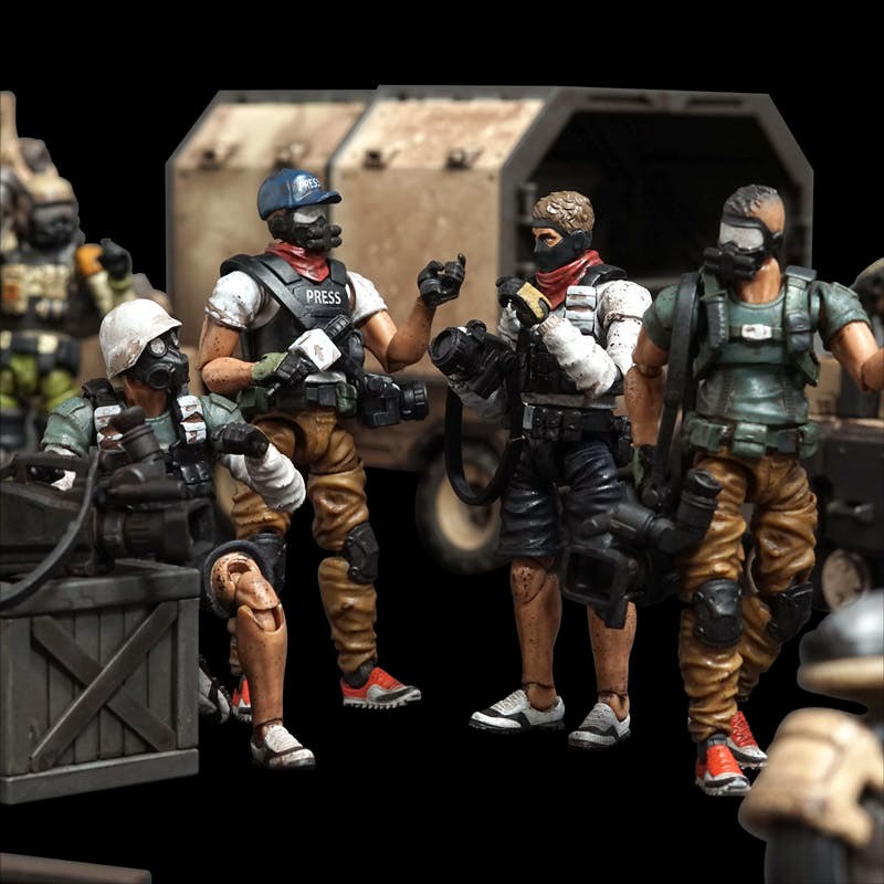 FAV-A28 War Correspondent Set